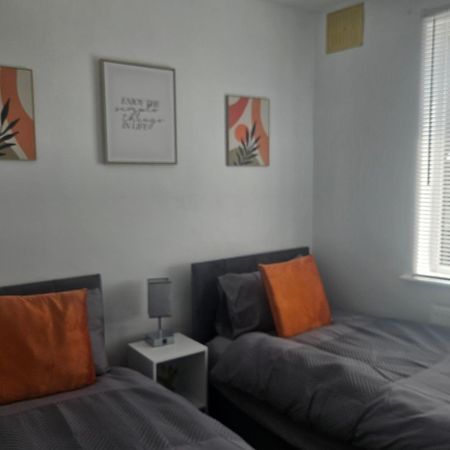 St Albans City Stays - Near Luton Airport - St Albans Abbey & City Train Station - Close To London- Harry Potter World - The Odyssey Cinema - Abbey Cathedral- Contractors I Business I Leisure- Sleeps Upto 6 People Exterior photo