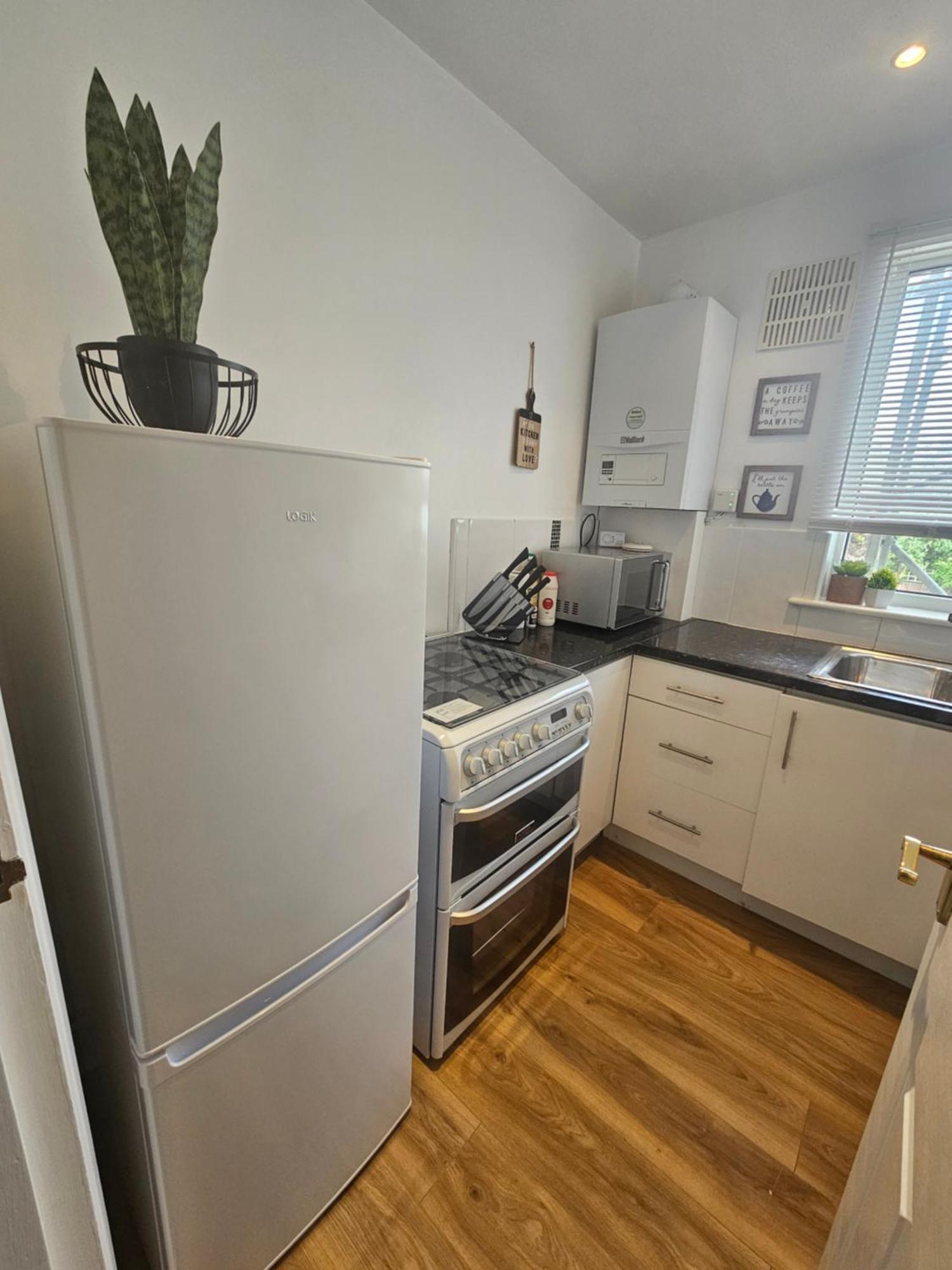 St Albans City Stays - Near Luton Airport - St Albans Abbey & City Train Station - Close To London- Harry Potter World - The Odyssey Cinema - Abbey Cathedral- Contractors I Business I Leisure- Sleeps Upto 6 People Exterior photo