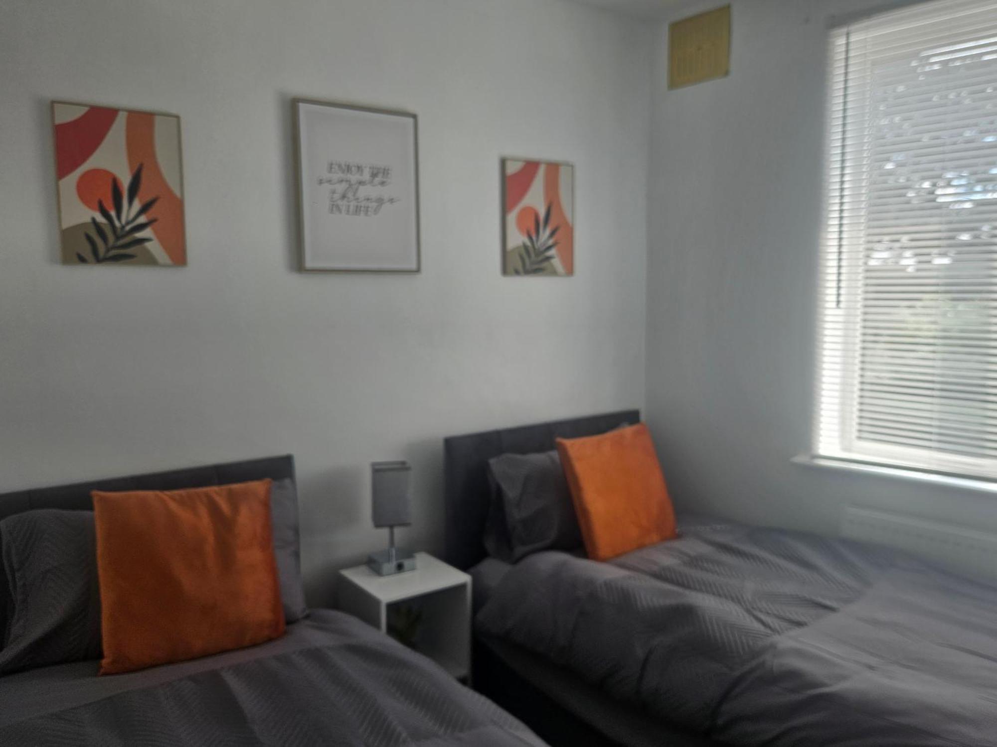 St Albans City Stays - Near Luton Airport - St Albans Abbey & City Train Station - Close To London- Harry Potter World - The Odyssey Cinema - Abbey Cathedral- Contractors I Business I Leisure- Sleeps Upto 6 People Exterior photo