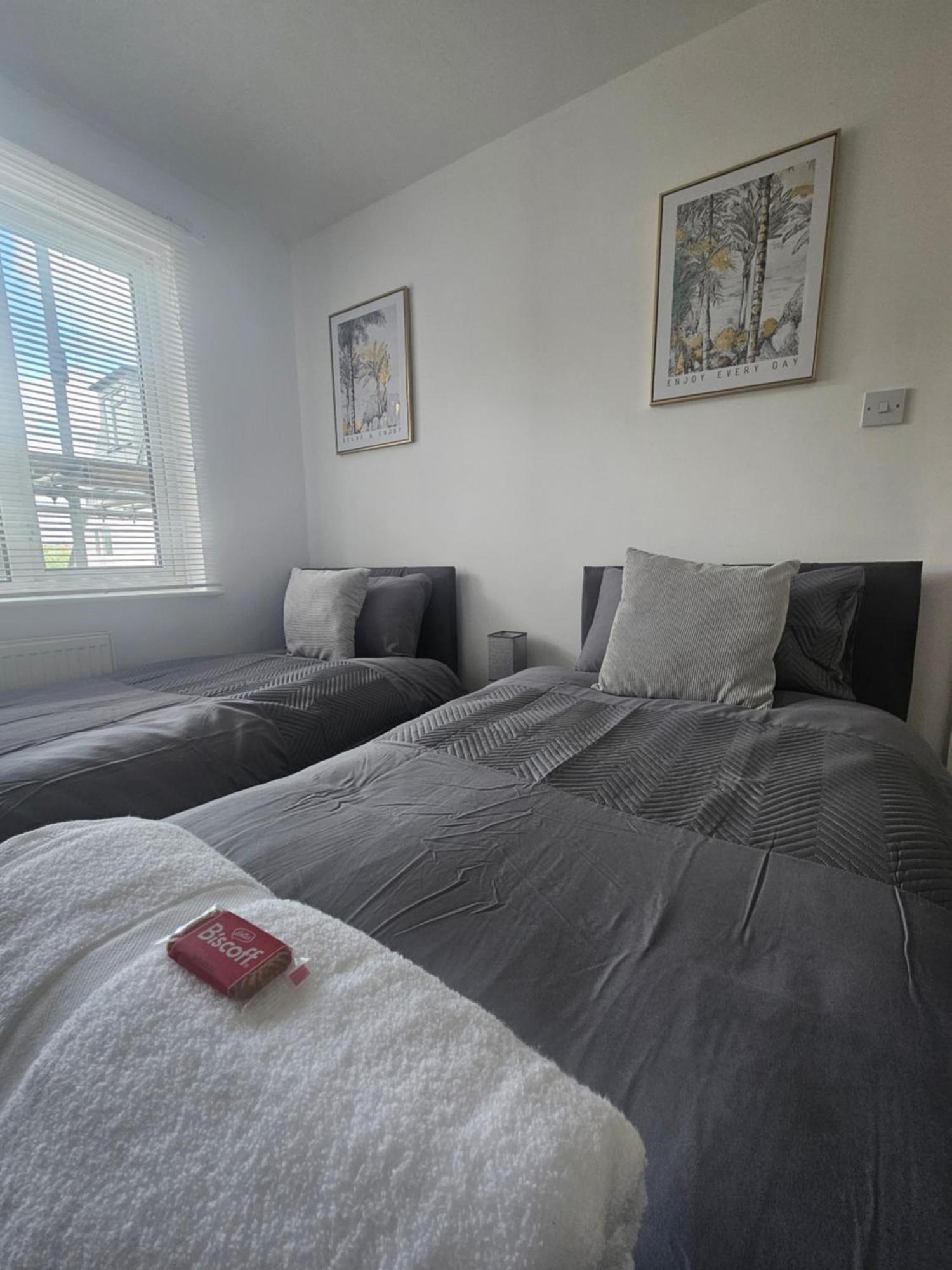 St Albans City Stays - Near Luton Airport - St Albans Abbey & City Train Station - Close To London- Harry Potter World - The Odyssey Cinema - Abbey Cathedral- Contractors I Business I Leisure- Sleeps Upto 6 People Exterior photo