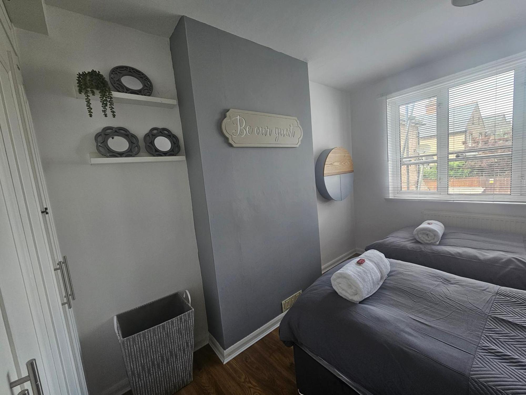 St Albans City Stays - Near Luton Airport - St Albans Abbey & City Train Station - Close To London- Harry Potter World - The Odyssey Cinema - Abbey Cathedral- Contractors I Business I Leisure- Sleeps Upto 6 People Exterior photo