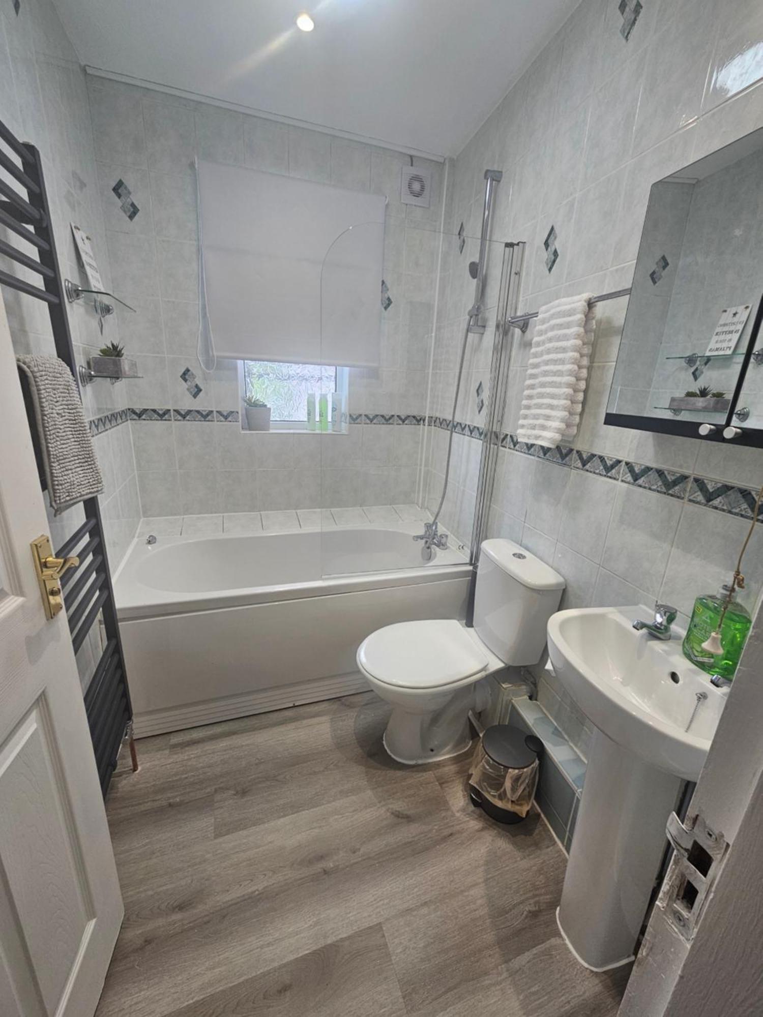 St Albans City Stays - Near Luton Airport - St Albans Abbey & City Train Station - Close To London- Harry Potter World - The Odyssey Cinema - Abbey Cathedral- Contractors I Business I Leisure- Sleeps Upto 6 People Exterior photo